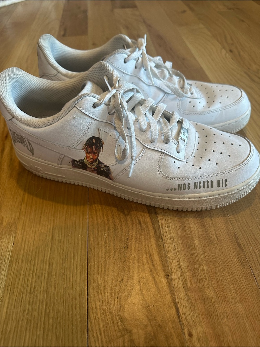 Nike limited editon custom juice wrld White Men’s Low-Top Graphic Sneakers